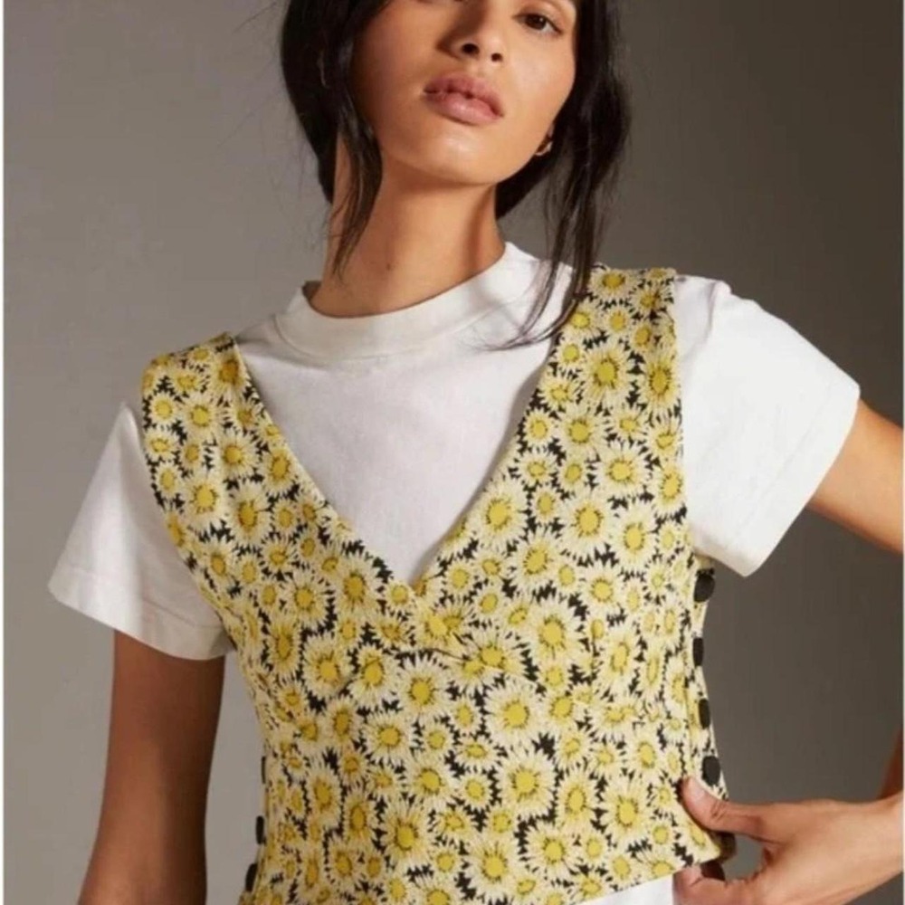 Maeve (Anthropologie) Button Side Top Daisy Print